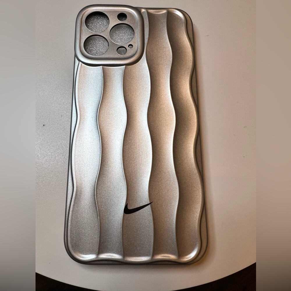 💜💜 Nike Silver Wave iPhone 13 Pro Max Case